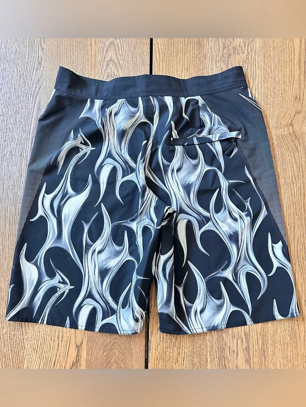 DC Shoes Gray/Black Flames Print Sylem 21 Board shorts Size 34
